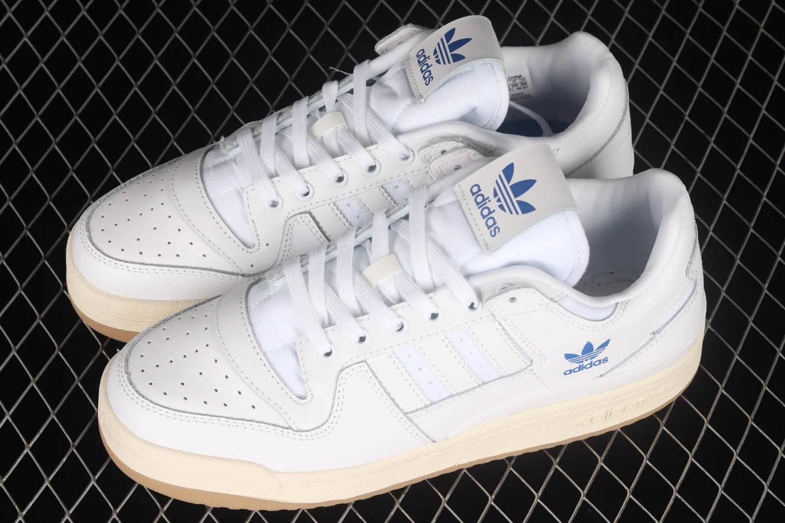 Adidas Originals Forum 84 Low ADV Cloud White Gum Blue Bird H04903