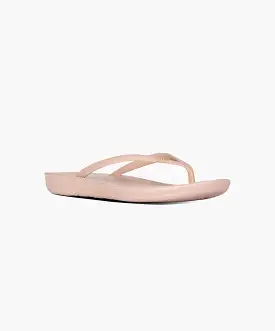 FitFlop iQushion Ergonomic Thongs Cream