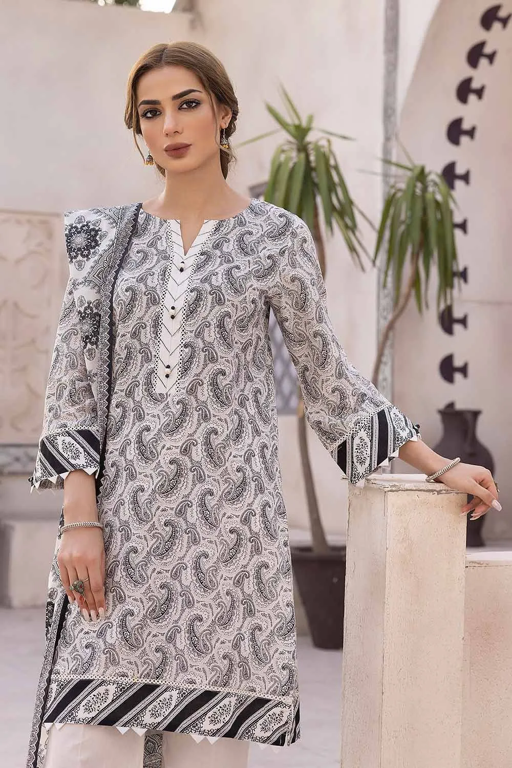 Gul Ahmed Black & White Printed Lawn Unstitched 3Pc Suit B-32029