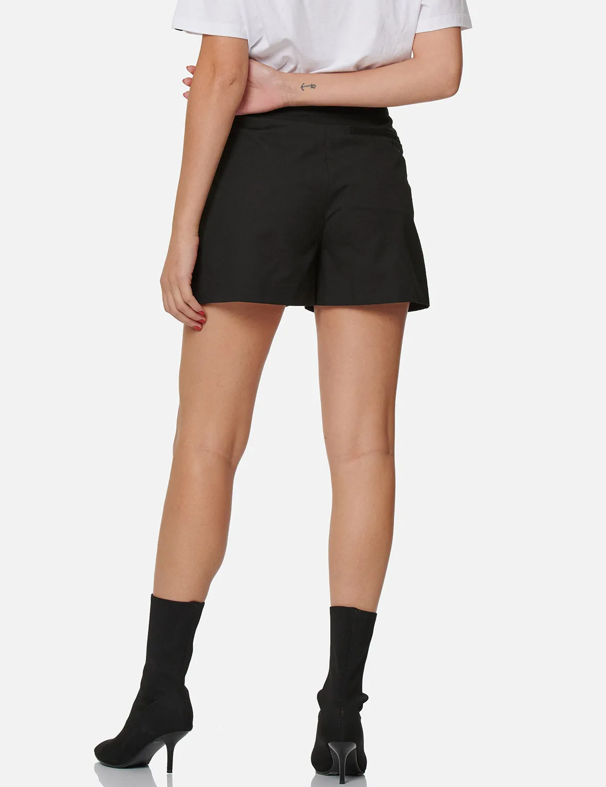 Partial Leather Buckle Belt Shorts