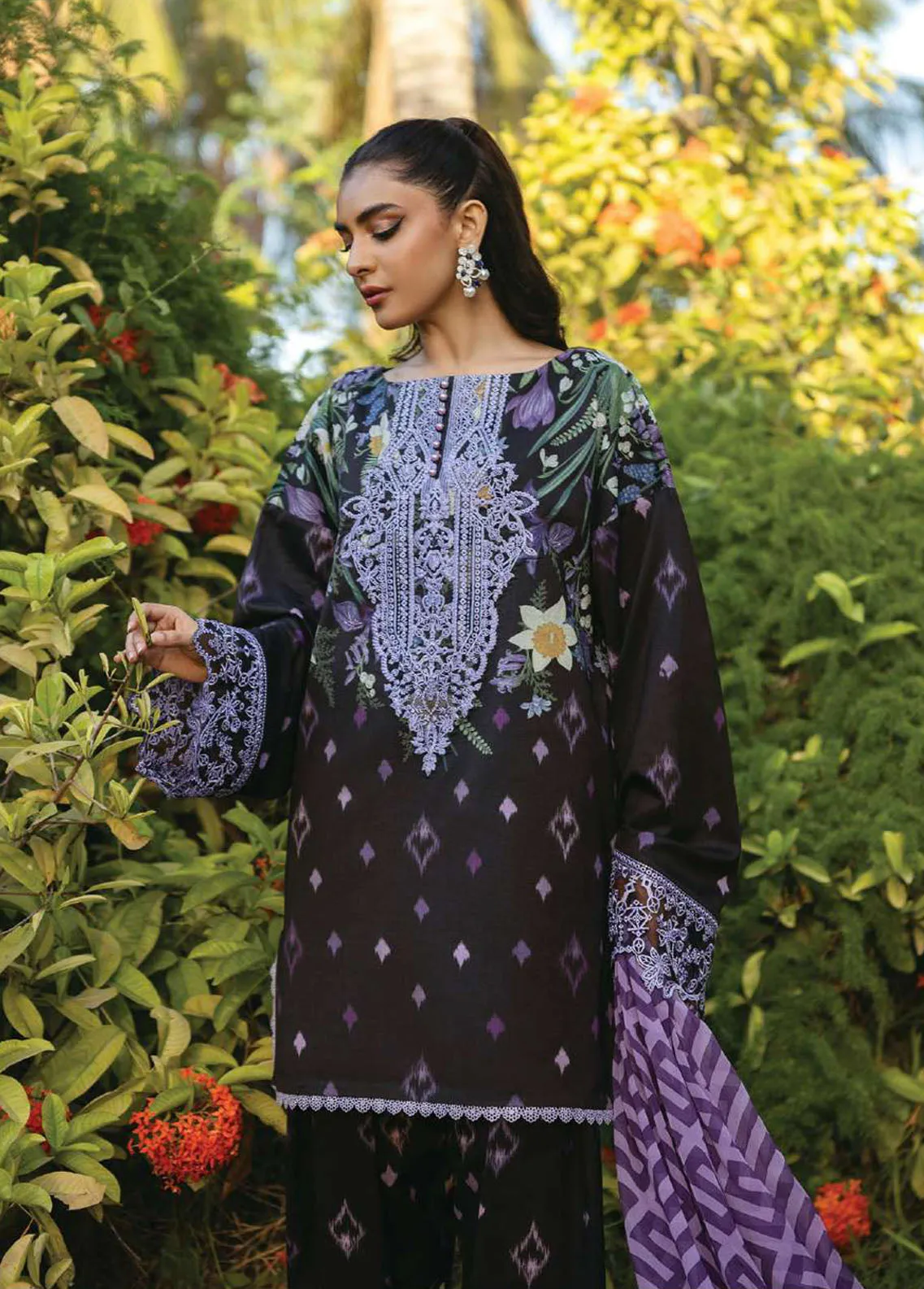 Tahra By Zainab Chottani Embroidered Lawn 3 Piece Unstitched Suit ZC24T 6B RAHA